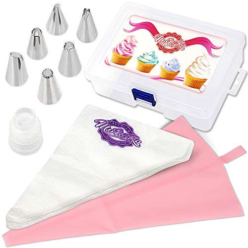 MoNiRo 108 TLG. Profi Spritztüllen Set aus Edelstahl zum Torten und Cupcake verzieren - 6 Edelstahl Tüllen | 1 Adapter für Spritzbeutel | 1 Silikon Spritzbeutel | 100 Spritzbeutel groß MoNiRo 108 TLG. Profi Spritztüllen Set aus Edelstahl zum Torten und Cupcake verzieren - 6 Edelstahl Tüllen | 1 Adapter für Spritzbeutel | 1 Silikon Spritzbeutel | 100 Spritzbeutel groß von MoNiRo