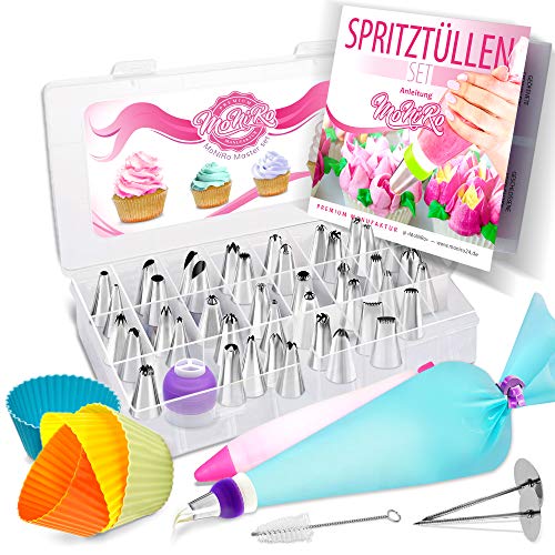MoNiRo Spritztüllen Set aus Edelstahl - XXL Set mit Tüllen & Silikon Spritzbeutel mit Tüllen - Profi Backzubehör mit Cupcake Förmchen und viel Backzubehör - Backset - Tortenspritze – Spritzsack MoNiRo Spritztüllen Set aus Edelstahl - XXL Set mit Tüllen & Silikon Spritzbeutel mit Tüllen - Profi Backzubehör mit Cupcake Förmchen und viel Backzubehör - Backset - Tortenspritze – Spritzsack von MoNiRo