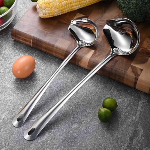 Edelstahl-Saucenkelle mit ergonomischem Griff und Ausgießer für einfaches Servieren von MoSundi