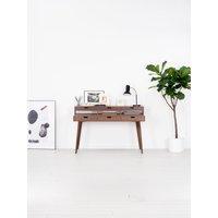 Heim - Mid Century Moderner Schreibtisch Aus Nussbaum Mit Aufbewahrungsregal Und Monitorständer Heim - Mid Century Moderner Schreibtisch Aus Nussbaum Mit Aufbewahrungsregal Und Monitorständer von MoWoodworkStore