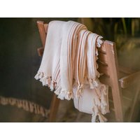 Senffarbene Gestreifte Decke Aus Bio Baumwolle Handgewebter Überwurf Dem Bauernhof von Moatextile