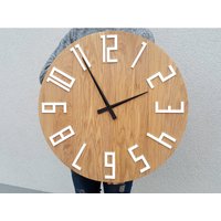 Große Wanduhr - Holz Mit Weißen Zahlen Und Schwarzen Uhrzeigern Slim_Wood 23 "/ 60 cm Perfect Style von ModernClock