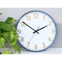 Wanduhr Hakuro, Weiße Uhr Mit Goldenen Zahlen Und Grauem Rahmen, Einzigartige 30cm/11, 81" von ModernClock