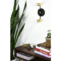 Schwarz Und Messing Doppel Scharnier Arm Wandleuchte - Custom Finish Led Oder Antike Glühbirnen Milch Weiß Rohr Zwei Lampe Wandbefestigung von ModernLightingDesign
