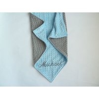Personalisierte Baby Decke - Mädchen Oder Jungen Kinderwagendecke Nach Maß Sie Wählen Minky Farben Grau Und Babyblau von ModernMommaHandmade