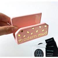 Personalisierter Visitenkartenhalter - Modernes Büro, Moderne Keramik, Weiß Und Gold Schreibtisch Set von ModernMud