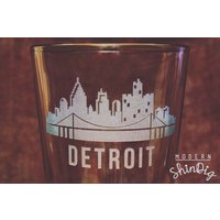 Detroit Citybild Glas Sandgestrahlter Pint Bierkrug von ModernShindig