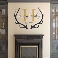 Hirschgeweih Familienname Monogramm Personalisierte Wandtattat Von 2000 Hütte 013 Hirschgeweih Familienname Monogramm Personalisierte Wandtattat Von 2000 Hütte 013 von ModernStickerCo