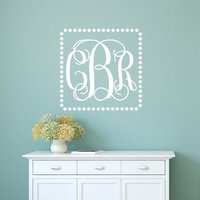 Monogramm Skript Punkt Quadrat Aufkleber Große Wandaufkleber - Benutzerdefinierte Hochzeit Ausgefallene Wand M243 Monogramm Skript Punkt Quadrat Aufkleber Große Wandaufkleber - Benutzerdefinierte Hochzeit Ausgefallene Wand M243 von ModernStickerCo