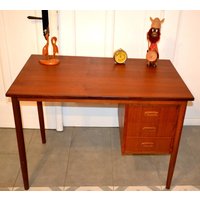 Formschöner Kleiner Danish Design Vintage Schreibtisch Teakholz Retro Mid Century 60Er Jahre Sixties Shabby Chic Landhausstil von ModernVintageProjekt