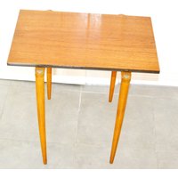 Schöner Kleiner Vintage Beistelltisch Holz Braun Retro Mid Century 60Er Jahre Shabby Chic Landhausstil von ModernVintageProjekt