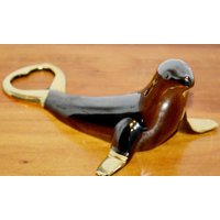 Vintage Flaschenöffner/Handschmeichler Seehund Design Klassiker Metall 70Er Jahre Retro Mid Century Shabby Chic Braun/Goldfarben von ModernVintageProjekt