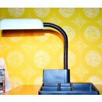 Vintage Schreibtisch Lampe Mit Utensilo Schwarz/Weiß 70Er Jahre Design Klassiker Space Age Retro Mid Century von ModernVintageProjekt
