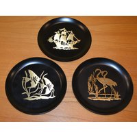 Vintage Wandteller Metall Blech Schwarz Gold Original 50Er Jahre Schwäne Mid Century Retro Landhausstil Shabby Chic Vintage Wandteller Metall Blech Schwarz Gold Original 50Er Jahre Schwäne Mid Century Retro Landhausstil Shabby Chic von ModernVintageProjekt