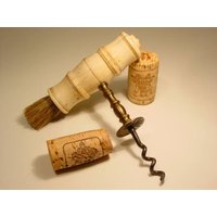 Antik 19. Jahrhundert Korkenzieher Griff Rinderknochen Mit Pinsel Cavatappi Reifen Bouchon Bein Korkenzieher Sacacorchos Sammler Barware Antik 19. Jahrhundert Korkenzieher Griff Rinderknochen Mit Pinsel Cavatappi Reifen Bouchon Bein Korkenzieher Sacacorchos Sammler Barware von ModernismWorld