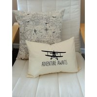 Abenteuer Erwartet Flugzeug Kissen, Kinderzimmer Dekor, Babypartygeschenk von Modestlivingdesign