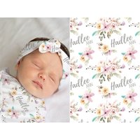 Boho Floral Swaddle Decke Mit Stirnband, Personalisierte Baby Geschenk, Strick Decke, Mädchen Krippe Bettwäsche, Wald Kinderzimmer, Bettwäsche von ModifiedTot