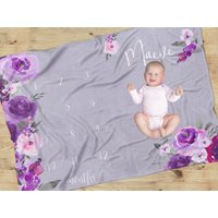 Lila Blumen Meilenstein Decke Für Baby Mädchen, Monate, Personalisiert Mit Namen, Lavendel Mädchen Kindergarten, Geschenk, Minky von ModifiedTot