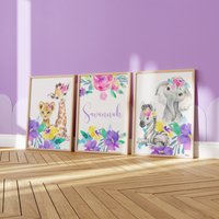 Mädchen-Dschungel-Kinderzimmer-Wand-Kunst, Rosa Elefant-Kinderzimmer-Dekor, Safari, Mädchen-Krippenbettwäsche, Personalisiert, Blumenkunst von ModifiedTot