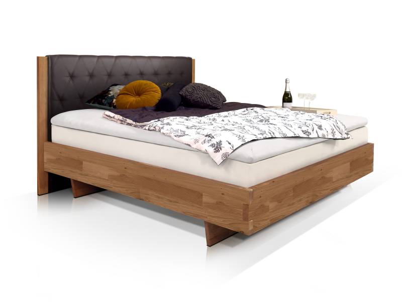 CORDINO 4-Fuß-Boxspringbett aus Eiche mit gestepptem Kopfteil, Material Massivholz von Möbel-Eins