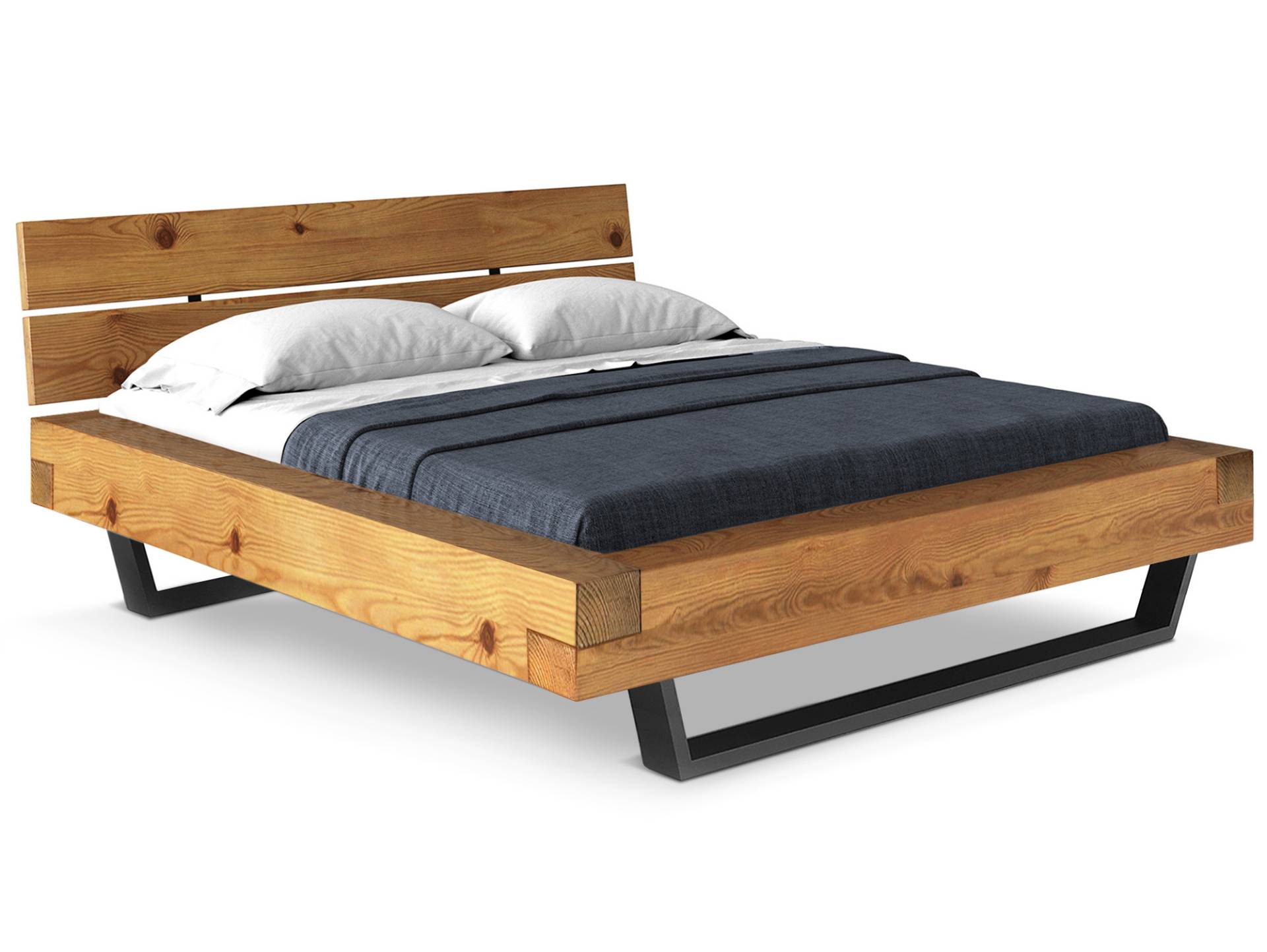 CURBY Balkenbett mit Holz-Kopfteil, Kufenfuß, Material Massivholz von Möbel-Eins