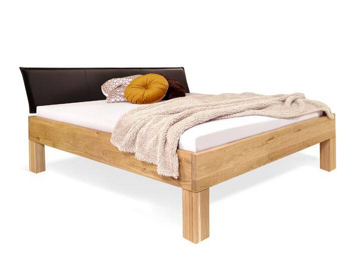 DAKONA 4-Fuß-Massivholzbett mit Polsterkopfteil, 140 x 200 cm DAKONA 4-Fuß-Massivholzbett mit Polsterkopfteil, 140 x 200 cm von Möbel-Eins