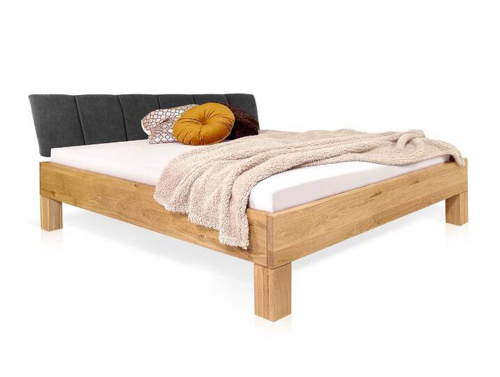 DAKONA 4-Fuß-Massivholzbett mit Polsterkopfteil, 140 x 200 cm DAKONA 4-Fuß-Massivholzbett mit Polsterkopfteil, 140 x 200 cm von Möbel-Eins