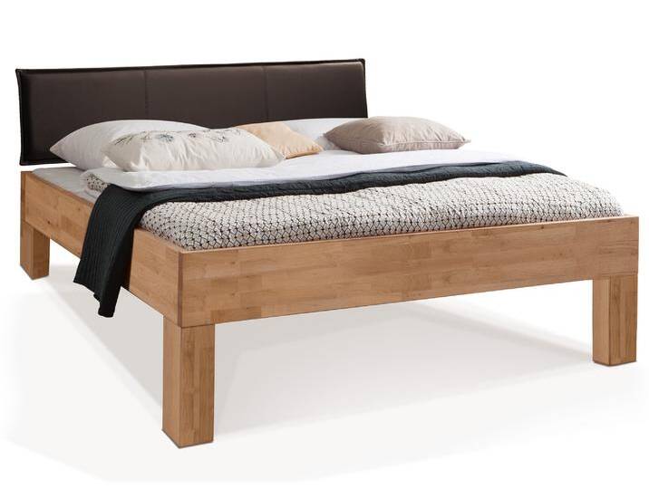 LÖWEN 4-Fuß Massivholzbett mit Polsterkopfteil, 120 x 200 cm LÖWEN 4-Fuß Massivholzbett mit Polsterkopfteil, 120 x 200 cm von Möbel-Eins