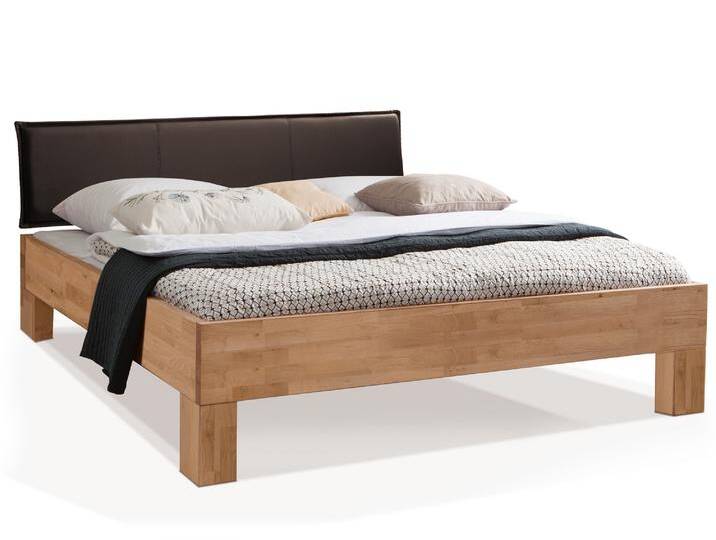 LÖWEN 4-Fuß Massivholzbett mit Polsterkopfteil, 120 x 200 cm LÖWEN 4-Fuß Massivholzbett mit Polsterkopfteil, 120 x 200 cm von Möbel-Eins