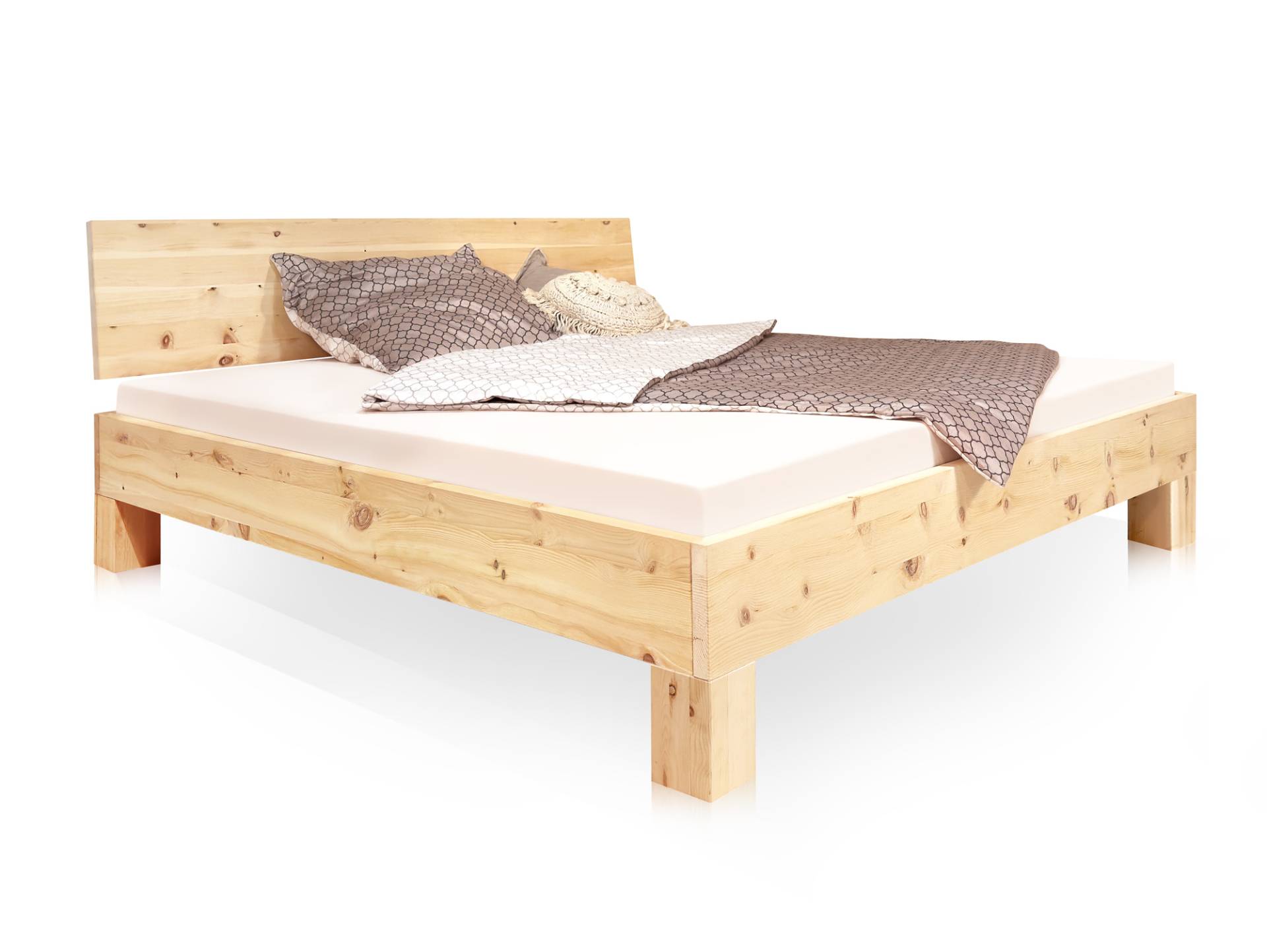 ZABINO 4-Fuß-Bett aus Zirbe, Material Massivholz, mit / ohne Holz-Kopfteil von Möbel-Eins