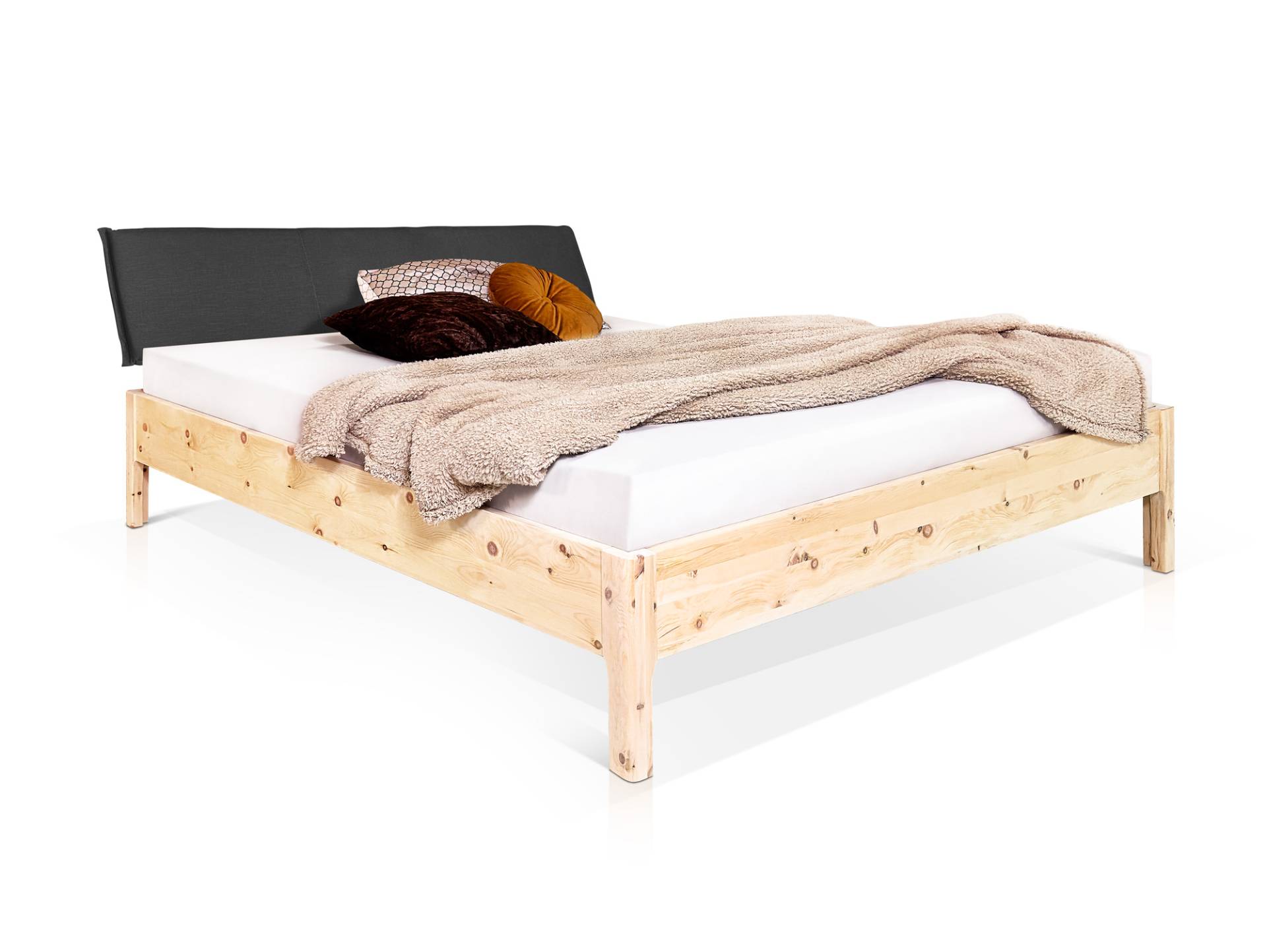 ZANDOR 4-Fuß-Zirbenbett mit Kopfteil aus Leinenstoff, Material Massivholz ZANDOR 4-Fuß-Zirbenbett mit Kopfteil aus Leinenstoff, Material Massivholz von Möbel-Eins