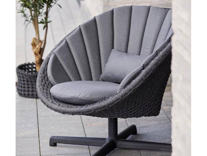 Cane-line Set drehbarer Loungesessel Peacock mit Kissensatz - Das Set besteht aus: 1 x drehbarer Loungesessel Peacock i... von Möbel Garten