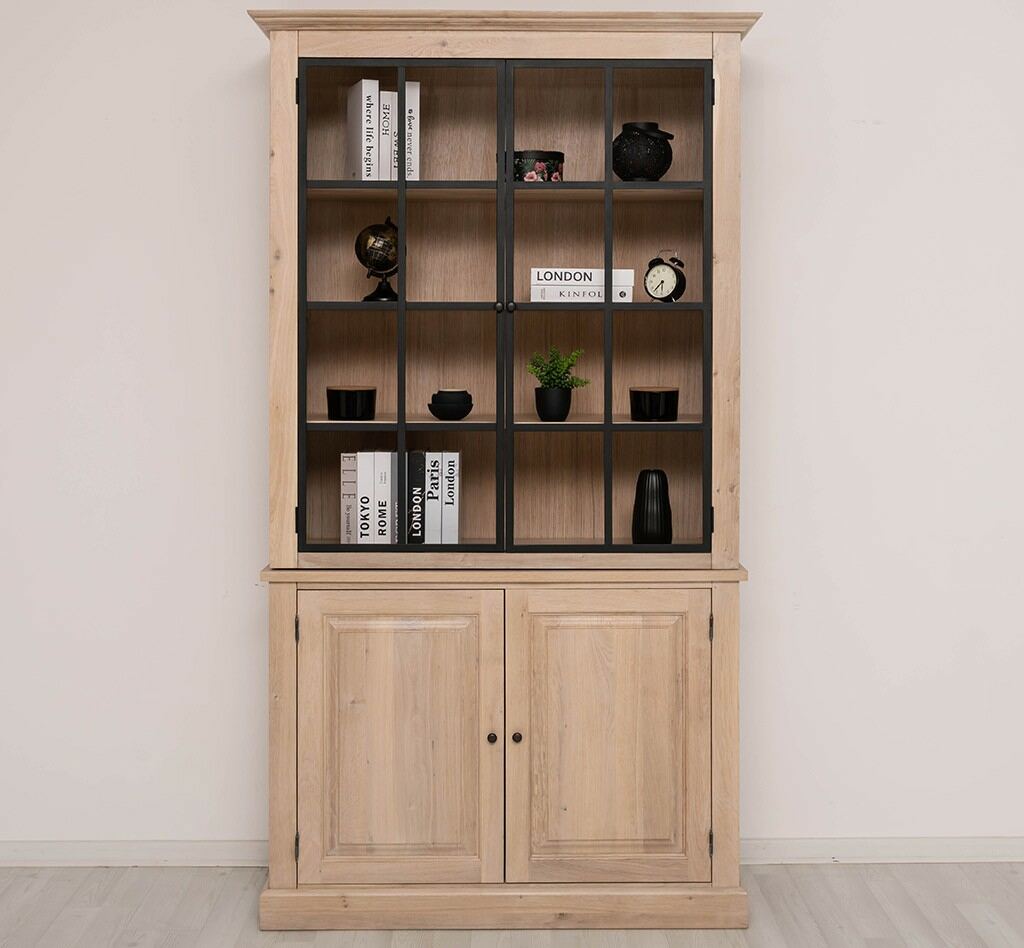 Bücherschrank mit Glatüren im modernen Landhaus-Stil Eiche weiß geölt von Möbro Manufacturing