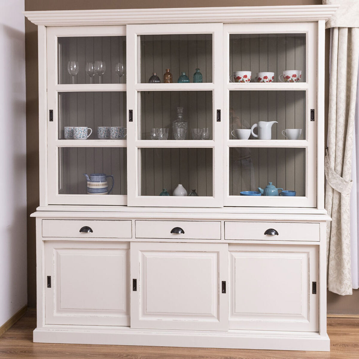 Buffetschrank mit Schiebetüren weiß shabby Buffetschrank mit Schiebetüren weiß shabby von Möbro Manufacturing
