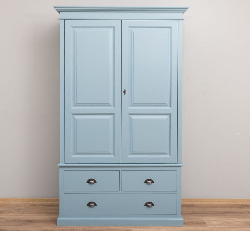 Landhaus-Kleiderschrank türkisblau von Möbro Manufacturing