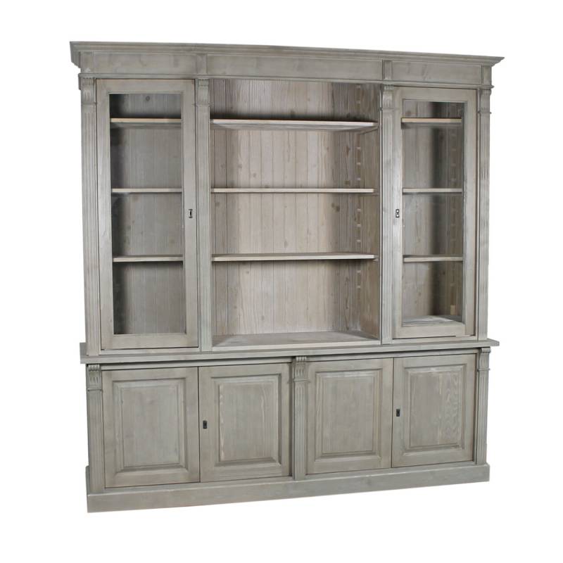 Romantische Regalwand mit Glastüren in Landhausoptik graubraun gebürstet Romantische Regalwand mit Glastüren in Landhausoptik graubraun gebürstet von Möbro Manufacturing