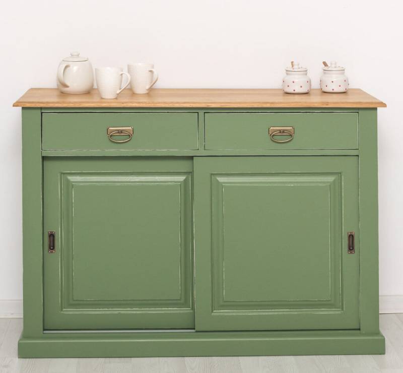 Schiebetüren-Sideboard in resedagrün mit Eichenplatte Schiebetüren-Sideboard in resedagrün mit Eichenplatte von Möbro Manufacturing