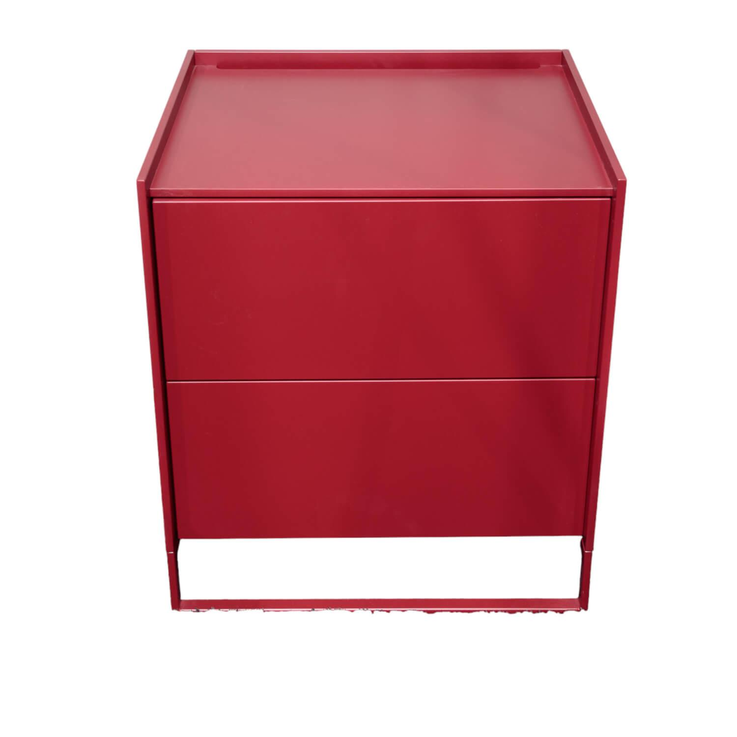 Nachtkommode Lean Box Lack Matt 370 Purple Rot Mit Kabelfuge Nachtkommode Lean Box Lack Matt 370 Purple Rot Mit Kabelfuge von Möller Design