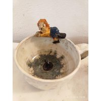 Tasse Mit Farbverlauf Und Modellierter Hexe Am Tassenrand Ein Wunderschönes Unikat in Steinzeugqualität Nicht Nur Für Halloween, Handmade Tasse Mit Farbverlauf Und Modellierter Hexe Am Tassenrand Ein Wunderschönes Unikat in Steinzeugqualität Nicht Nur Für Halloween, Handmade von Mohnkultur