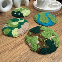 Handgefertigte Punch Needle Moss Becher Teppich Untersetzer | Grün Home Decor Einweihungsparty Geschenk Cottagecore Dekor Moos Niedliche Getuftete Handgefertigte Punch Needle Moss Becher Teppich Untersetzer | Grün Home Decor Einweihungsparty Geschenk Cottagecore Dekor Moos Niedliche Getuftete von MoinCraftsCo