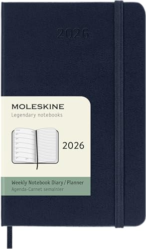 Moleskine Wochenplaner, Wochenagenda 2026 12 Monate mit Platz für Notizen, mit festem Einband und Gummibandverschluss, Pocket-Format 9x14, Farbe Blau Moleskine Wochenplaner, Wochenagenda 2026 12 Monate mit Platz für Notizen, mit festem Einband und Gummibandverschluss, Pocket-Format 9x14, Farbe Blau von Moleskine