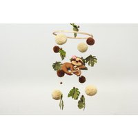 Faultier Baby Mobile Für Kinderzimmer Dekoration Erstes Geschenk Hängende Filz Tiere Monstera Blätter Krippe Faultier Baby Mobile Für Kinderzimmer Dekoration Erstes Geschenk Hängende Filz Tiere Monstera Blätter Krippe von MollisToys