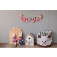 Filzgirlande Für Mädchen, Mit Buchstaben Und Schmetterlingen Kolibri Baby Namensschild Hängende Wanddekoration Kinderzimmer Filzgirlande Für Mädchen, Mit Buchstaben Und Schmetterlingen Kolibri Baby Namensschild Hängende Wanddekoration Kinderzimmer von MollisToys