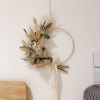 Violetter Blumenkranz, Naturblumenkranz Mit Goldreif, Getrockneter Wanddekoration, Neutraler Blumenkranz Violetter Blumenkranz, Naturblumenkranz Mit Goldreif, Getrockneter Wanddekoration, Neutraler Blumenkranz von Moltinghouse