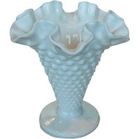 Fenton Milchglas Vase Hobnail 6" Vtg Antik Weiße Welle Wappen Figur Kunst Mcm von MommaofThreeMonkeys