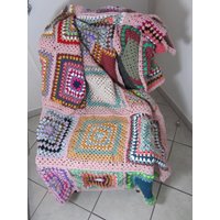 Gehäkelte Decke in Granny Squares''schmusedecketagesdeckesofadecke von MonDoCrafts