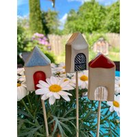 Gartenkeramik Häuschen Beetstecker Haus Deko Für Den Garten Handgemacht Stecker Blumentopf Klein von MonaWulfert