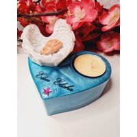 Herz Teelichthalter Mit Engelsflügeln Und Embryo/Mini Baby Herz Teelichthalter Mit Engelsflügeln Und Embryo/Mini Baby von MonaartsKunst