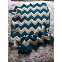 Blaue Und Beige Decke Mit Zig-Zag-Muster von MonasTreasureChest