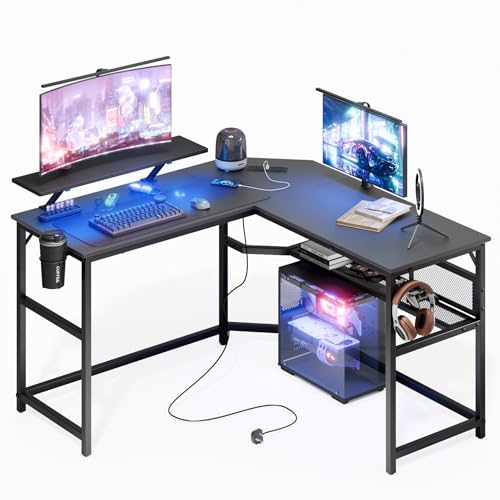 Mondeer L-förmiger Schreibtisch mit LED, 130 x 130 cm Gaming Tisch mit 2 Steckdosen und 2 USB Ladeanschluss, Eckschreibtisch mit Netzablage & Haken, für Home Office und Schlafzimmer, Carbon Schwarz von Mondeer